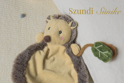 Szundi Sünike szundikendő, a baba biztonságos pihenéséhez.